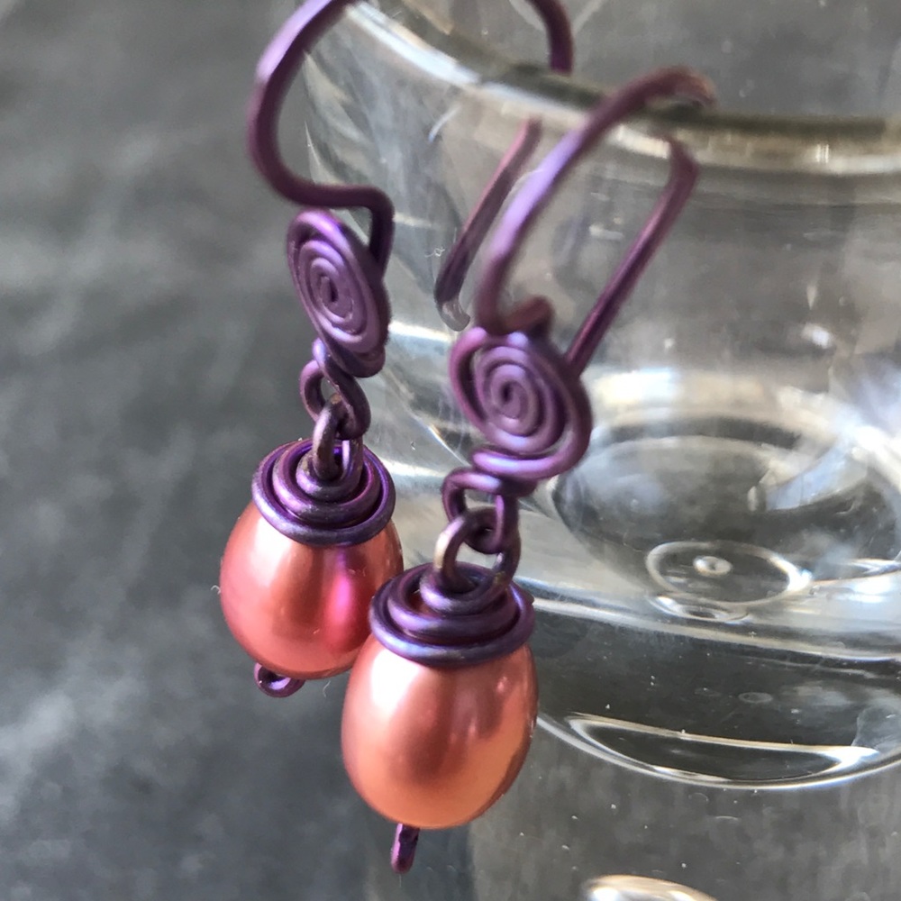 Hypoallergenic Niobium earrings with pink pearls